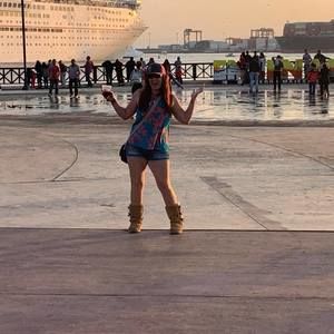 Meet your Posher, Danielle